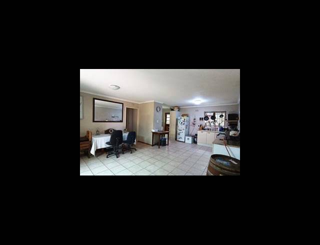 3 BEDROOM HOUSE FOR SALE IN WINDSOR PARK ESTATE